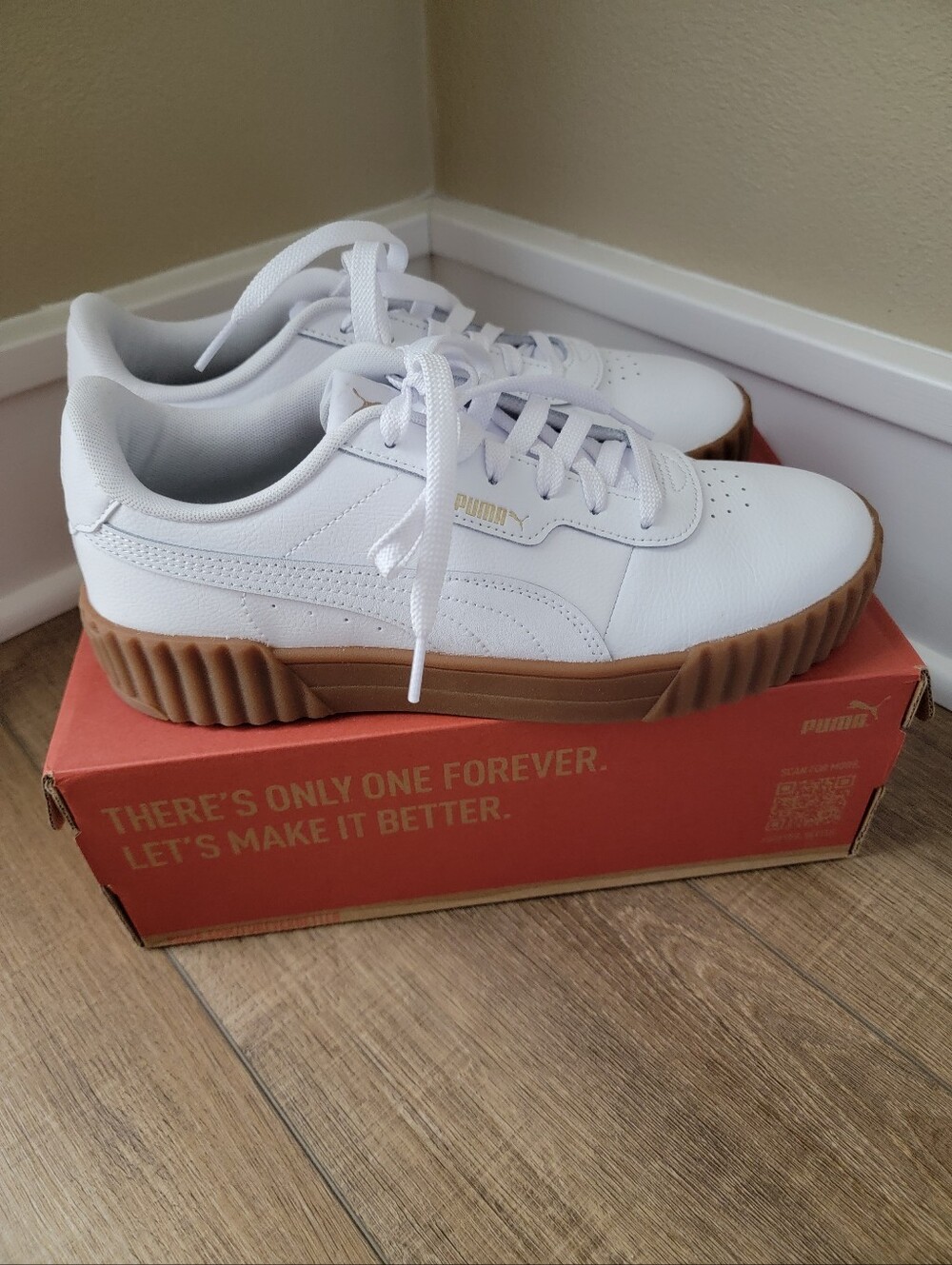 Sz. 10 Puma Carina 3.0 White Low-Top Sneakers